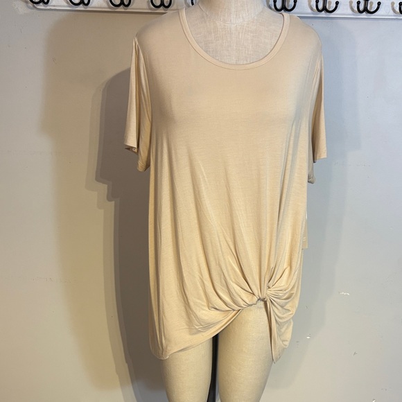 Jackson Rowe Tops - Jackson Rowe Twist Front Knotty Tee NWT Size Large